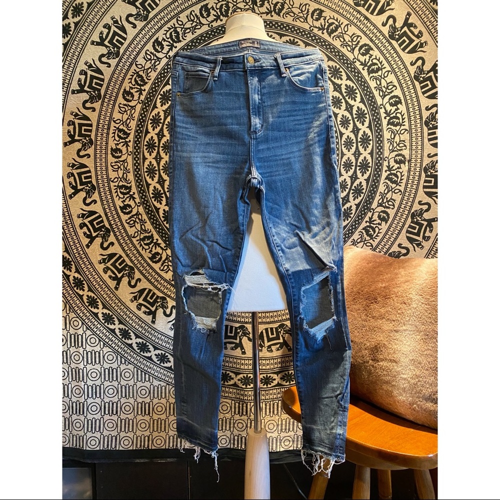 ✨ A&F SIMONE HIGH RISE SKINNY JEANS ✨